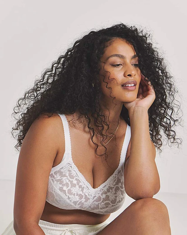 Image of Triumph Triumph Delicate Doreen NonWired Bra Wht White - Triumph - Size: 44B White Female 44B QX92406