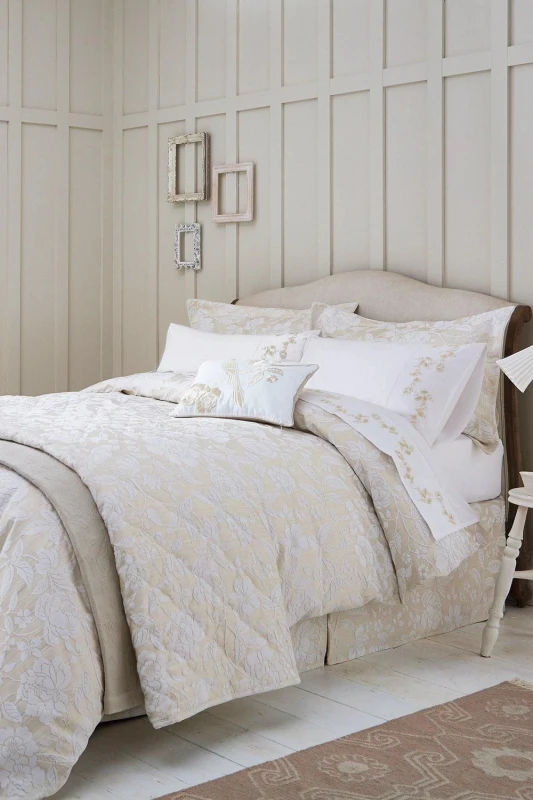 Image of Sanderson Pyramus Duvet Cover Set - Cream Cream Superking