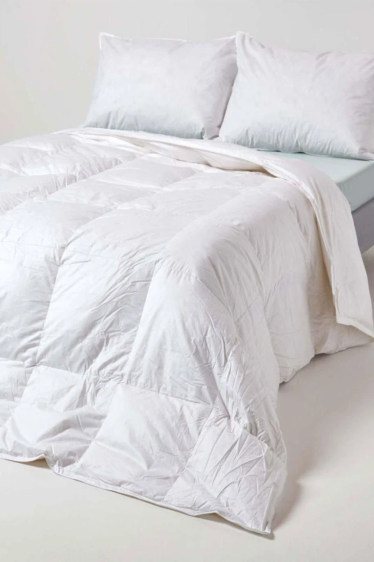 Image of Homescapes Luxury White Duck Down 13.5 Tog Single Size Winter Duvet