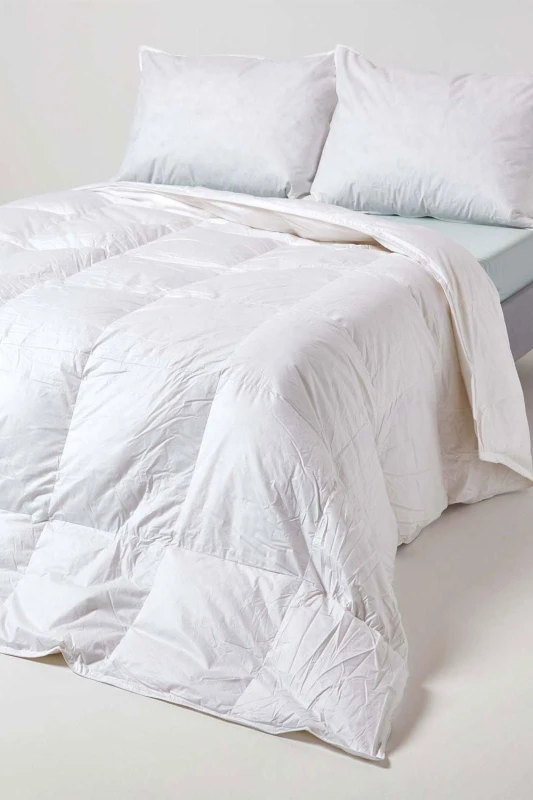Image of Homescapes Luxury White Duck Down 4.5 Tog Single Size Summer Duvet
